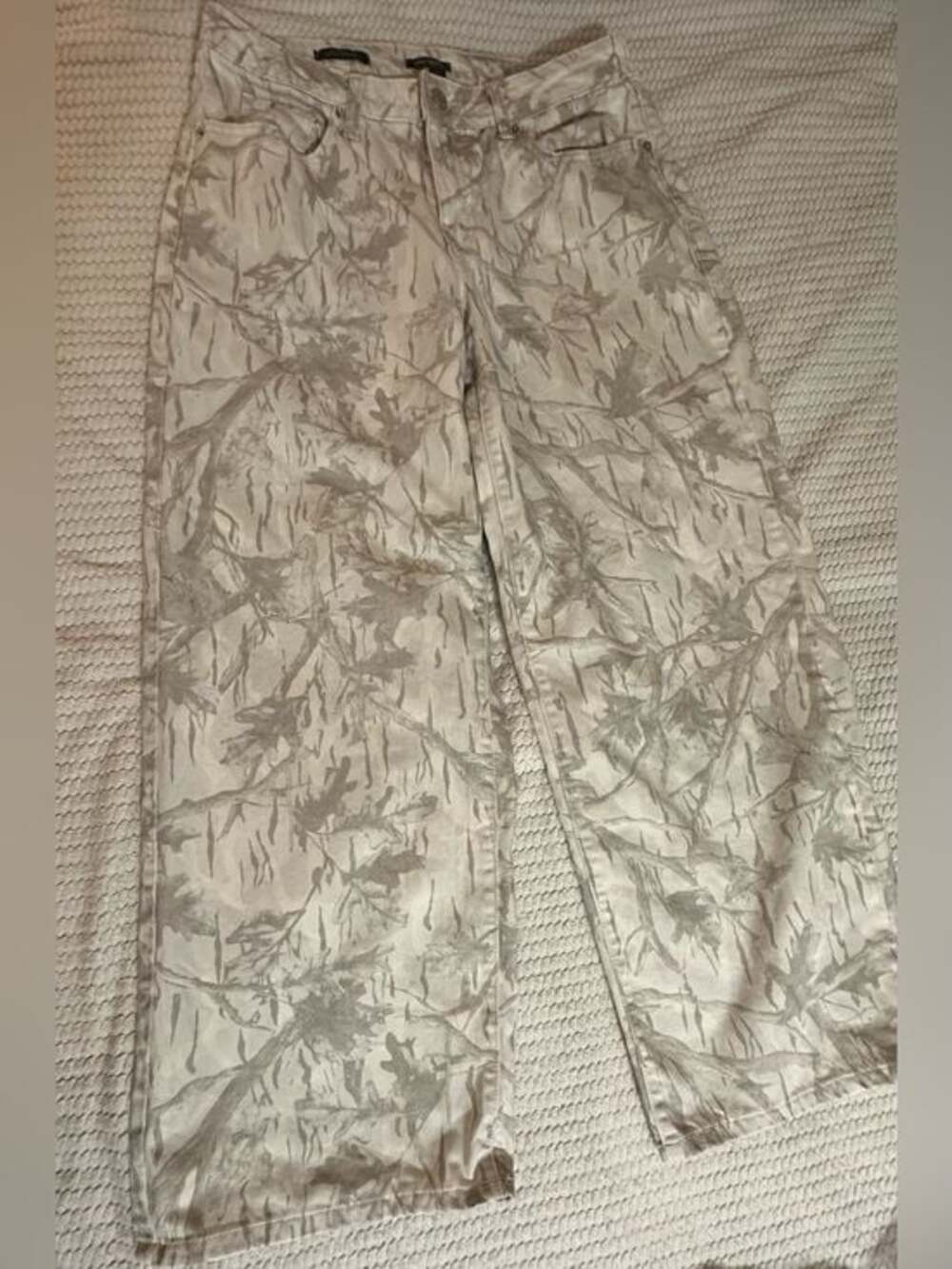 Women’s “camo” Low-rise Baggy Jeans 8R